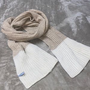 Gap scarf